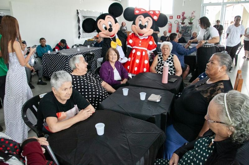 Evento temático dos Anos 60 promove integração e nostalgia no Centro Dia Pessoa Idosa