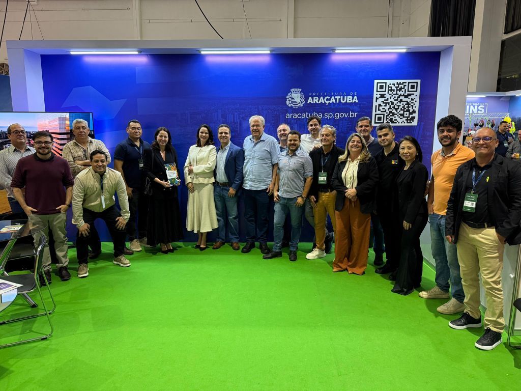 Estande de Araçatuba no Conexidades 2023, destacando cultura e gastronomia.
