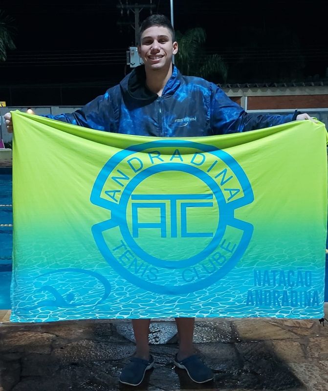 Momento de glória! Davi Kenzo celebra ouro no revezamento 4x100m livre, colocando Andradina no mapa da natação paulista.