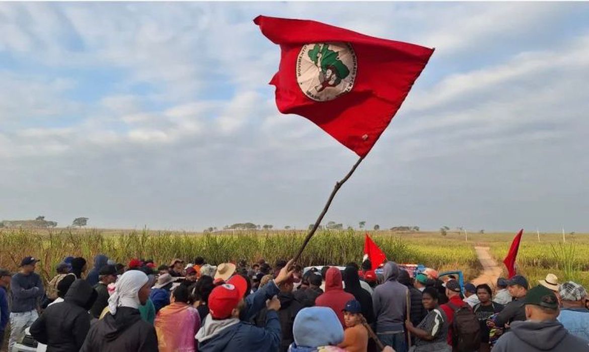 Lula participa do encerramento do 14º Encontro do MST em Salvador e reforça pauta de reforma agrária