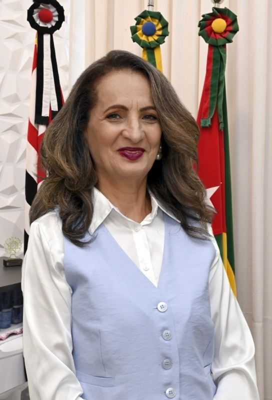 Prefeita Recebe Prêmio Inovador em Fórum Digital