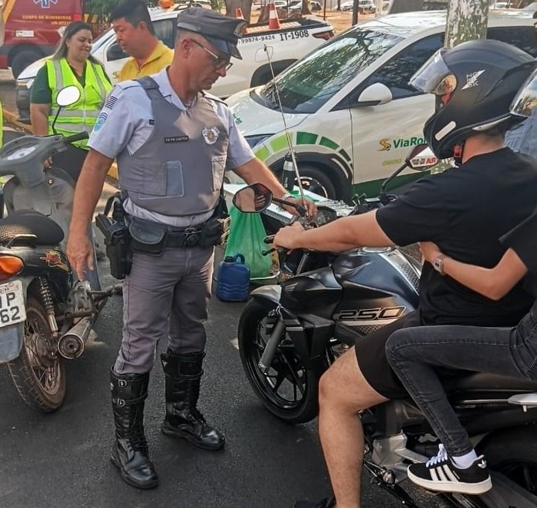 Blitz educacional em Andradina conscientiza sobre segurança no trânsito.