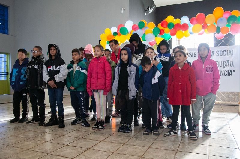 Profissionais do SUAS discutem propostas para a assistência social durante pré-conferência em Andradina. Evento preparatório reuniu mais de 60 participantes.