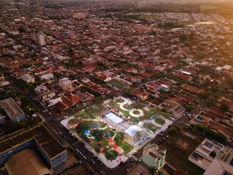 Feira livre de Stela Maris retorna à Praça José Vieira após revitalização com melhorias e novas possibilidades