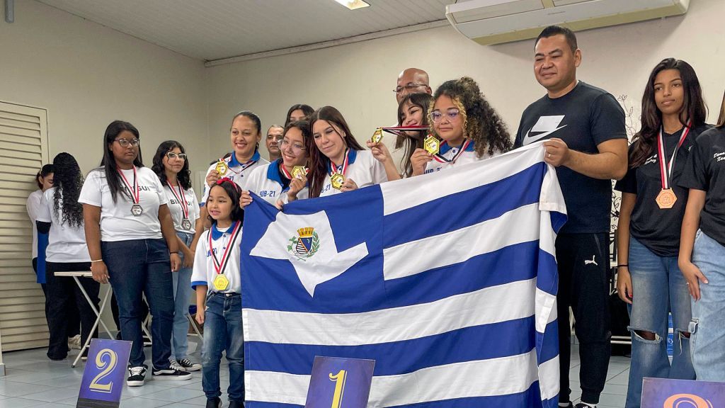 Araçatuba celebra vitória no Damas Sub-21 nos Jogos Regionais.