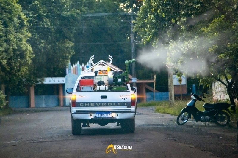 Saúde de Andradina realiza nebulização noturna no Jardim Europa e na Vila Mineira para combater mosquitos transmissores de doenças