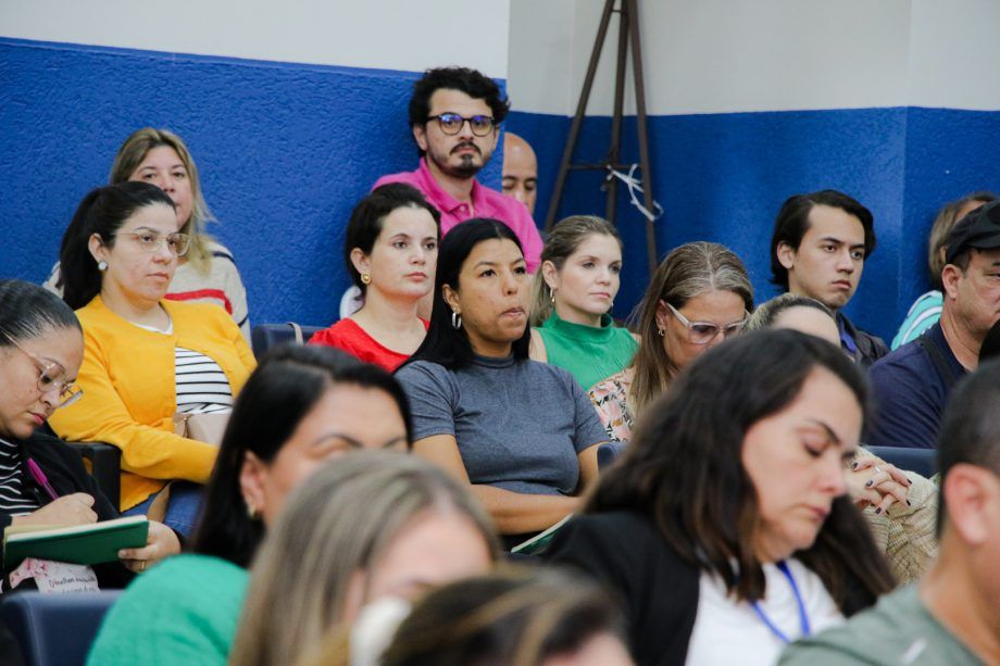 Servidores em treinamento de Gestão Contratual na Câmara de Três Lagoas.