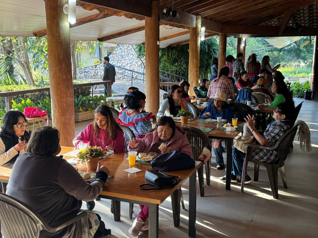 Idosos dançando quadrilha em arraiá no Botânico Hotel Fazenda, Araçatuba.