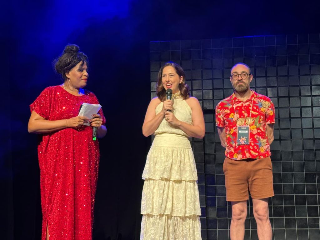 Auditório lotado no Teatro São João durante abertura do Festara 2025.