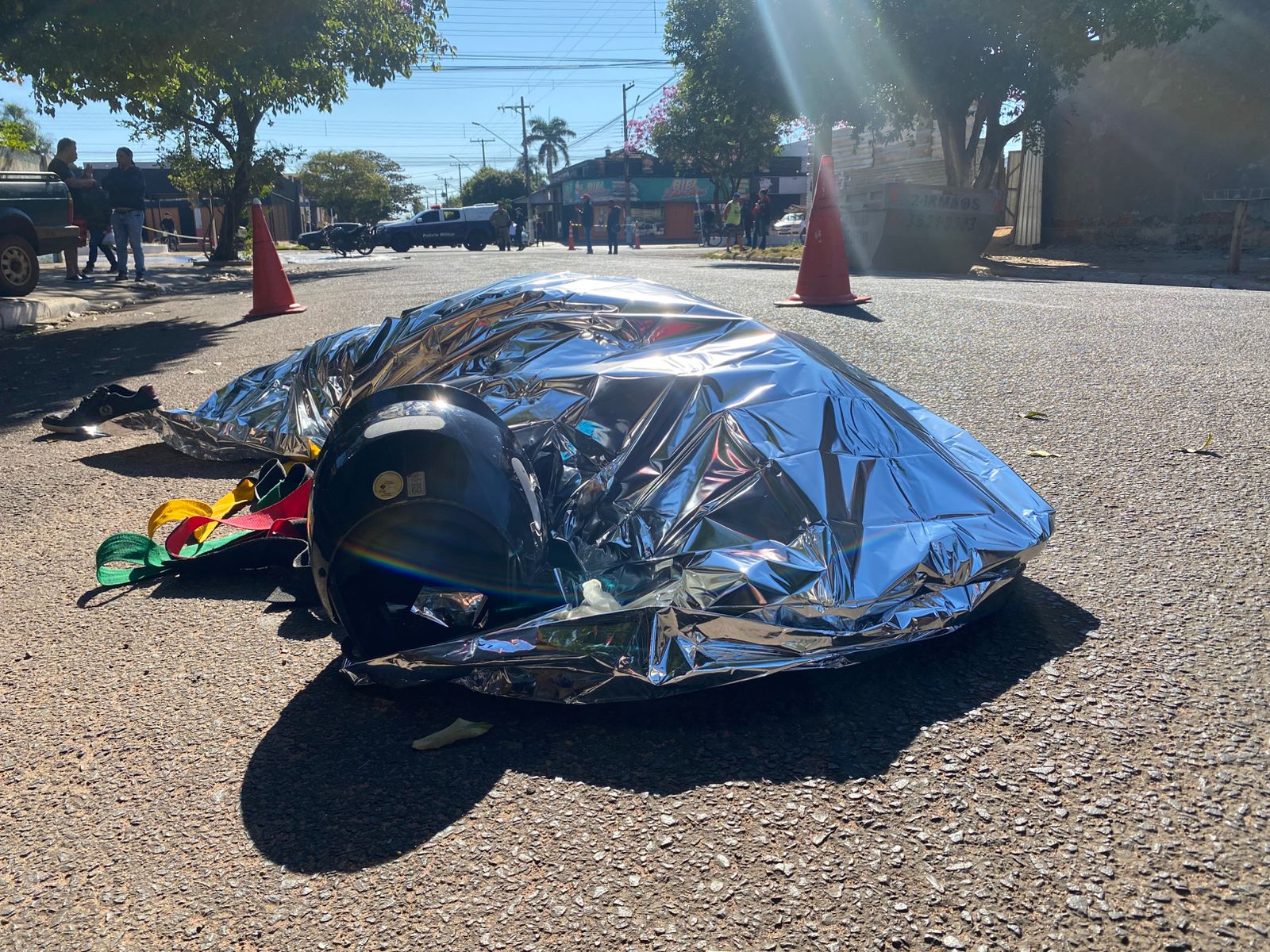 Motocicleta Yamaha Factor 150 danificada após colisão fatal em Três Lagoas.