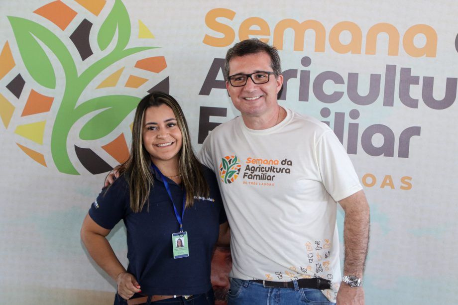 Agricultores e visitantes exploram feira de produtos locais em Três Lagoas.