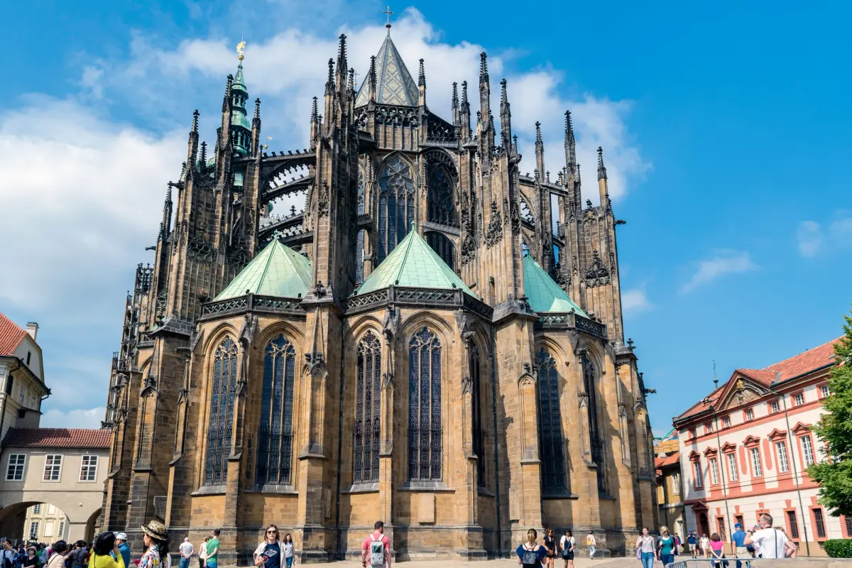 Parte trasera de la Catedral de San Vito en el Castillo de Praga
