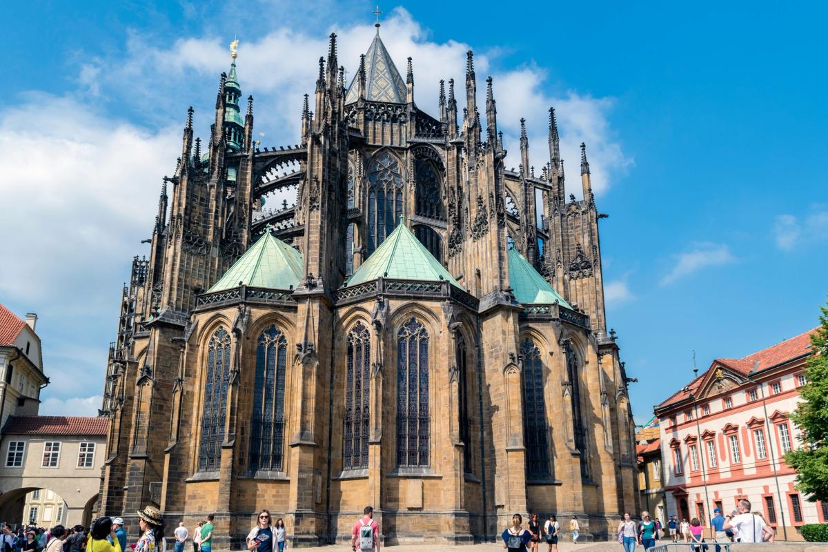 Parte trasera de la Catedral de San Vito en el Castillo de Praga