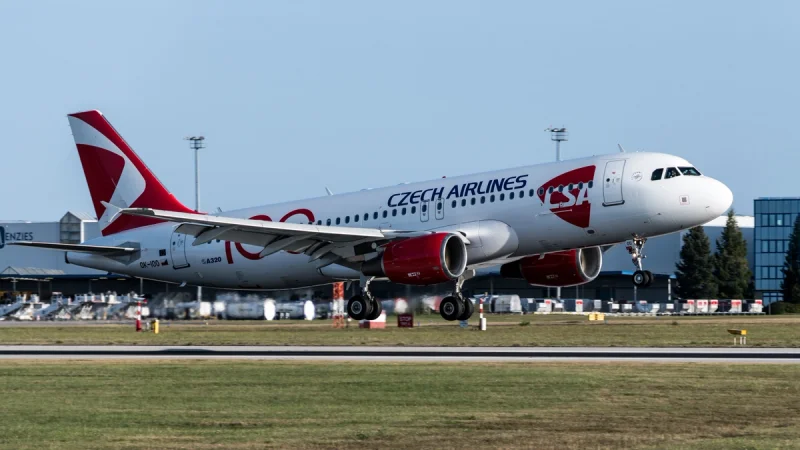 Cómo ir del aeropuerto de Praga al centro: transporte, precios y opciones