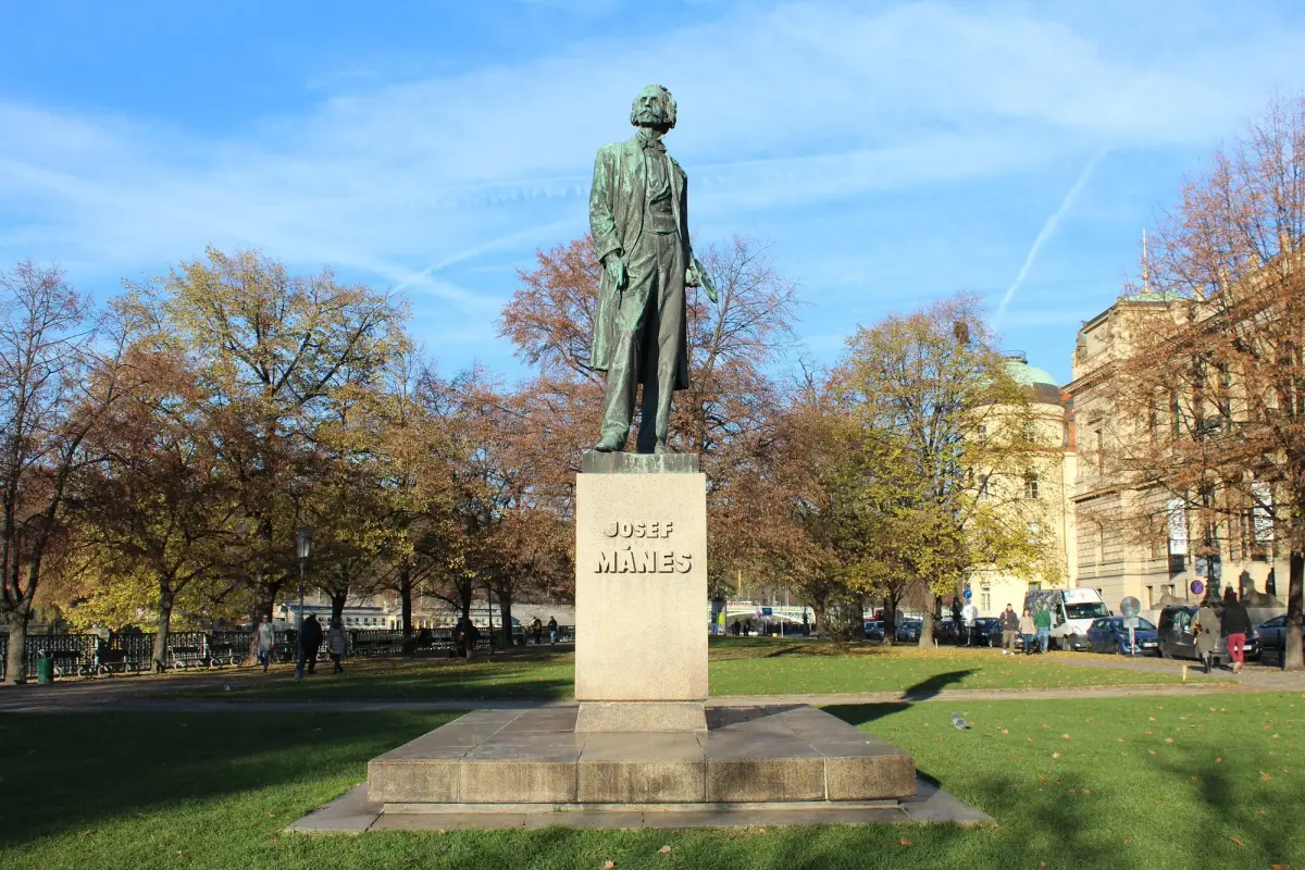 Statue of Josef Mánes next to the Rudolfinum, meeting point of the Prague Castle free tour