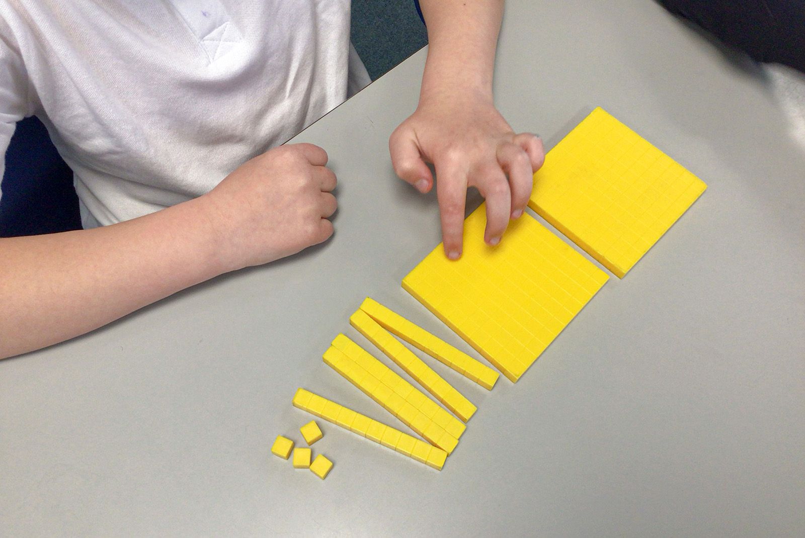 Pupil using dienes blocks.
