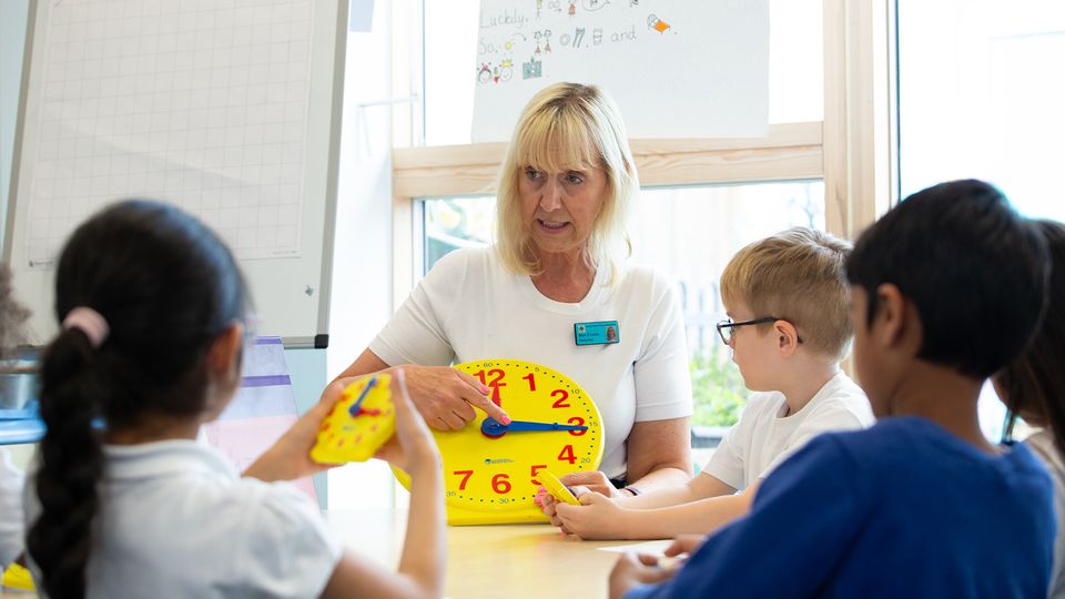Debbie Lewis from Langley Green Primary School teaching time with clock manipulative