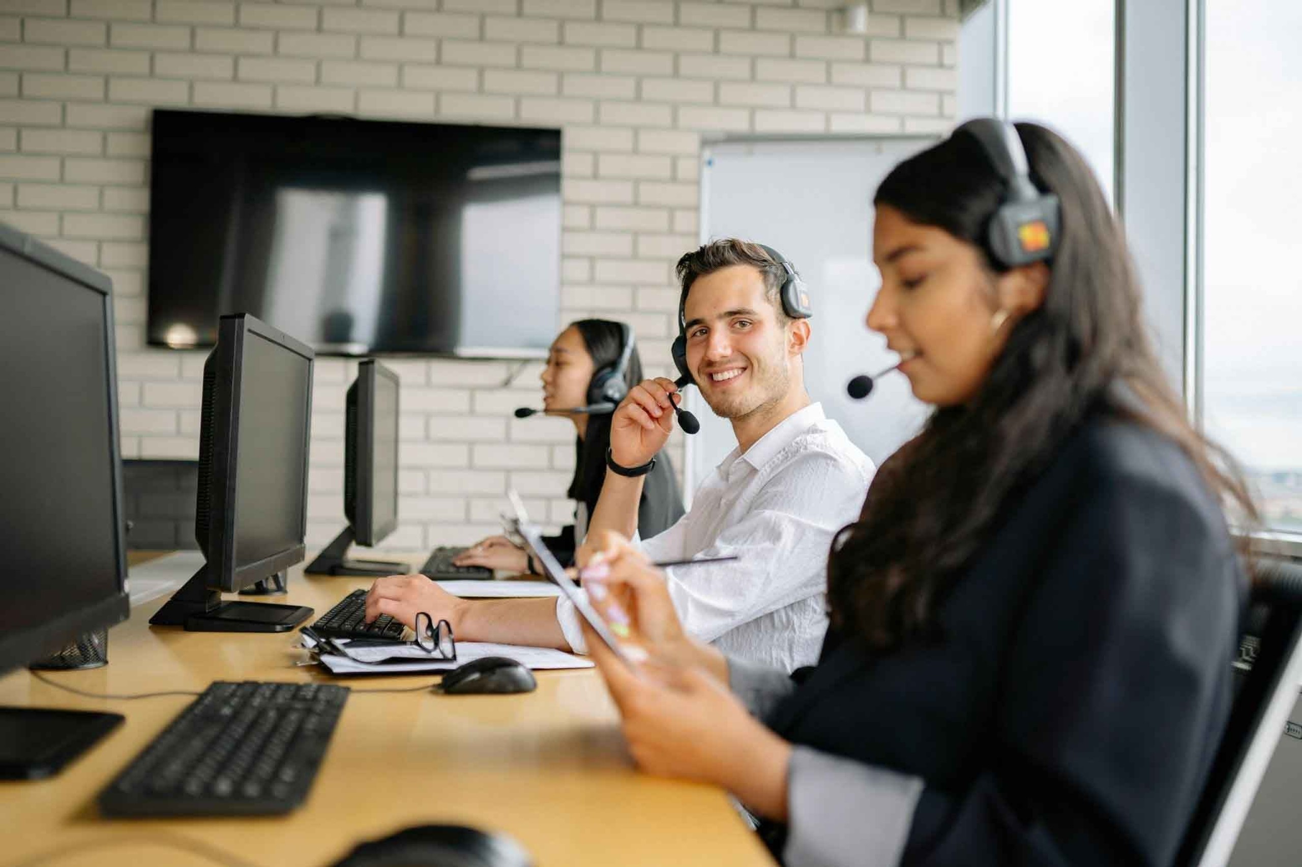 Why do healthcare contact centers struggle even after adding more agents?