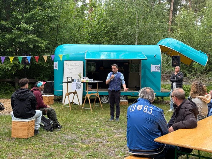 Menschen an Outdoor-Workshop