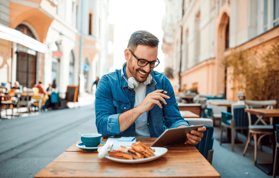 Online ordering at a café