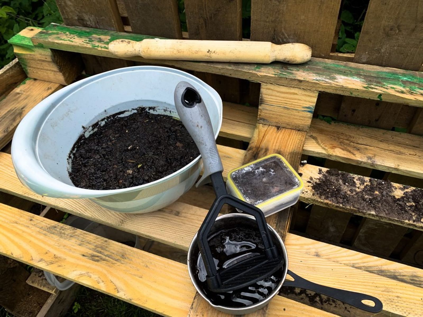 11+mud+kitchen.JPG