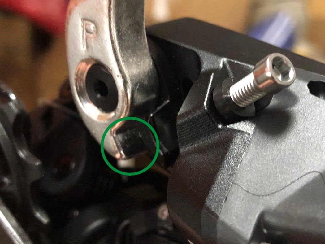 Derailleur hanger with a clear step: compatible