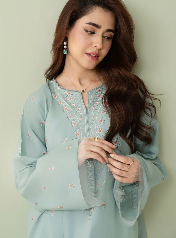 Farial by Rozana photo 1
