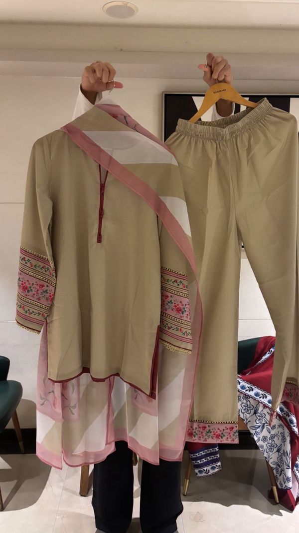 Sadaf – three piece suit photo 2