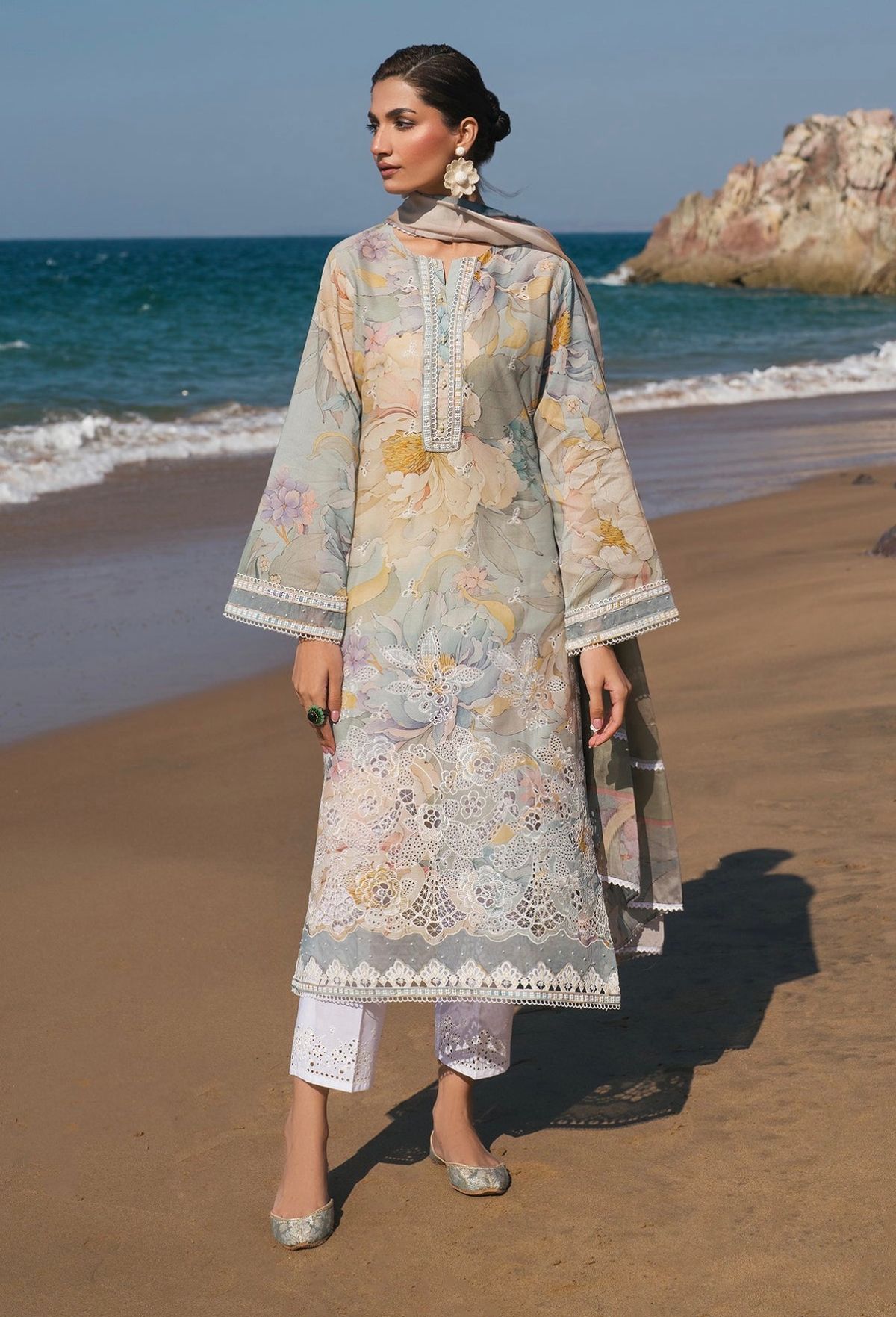 BAROQUE-EMBROIDERED PRINTED LAWN SF-4121 photo 1