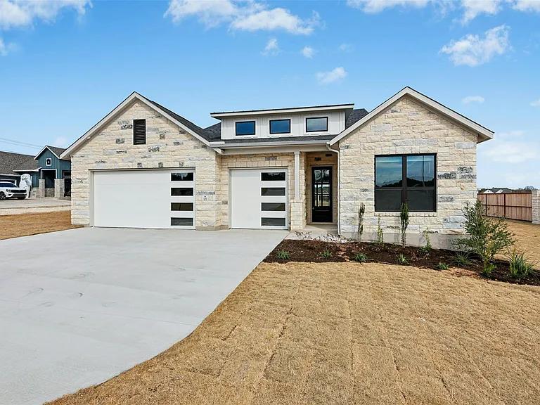 109 McNaughton Dr, Liberty Hill, Texas Gallery - View 2
