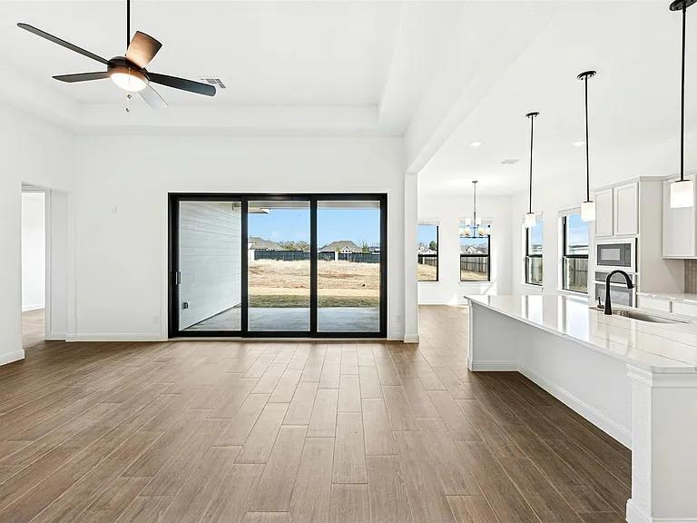 109 McNaughton Dr, Liberty Hill, Texas Gallery - View 4