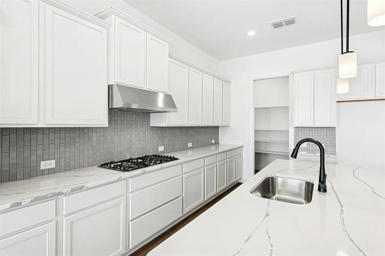 109 McNaughton Dr, Liberty Hill, TX 78642 Gallery - View 3