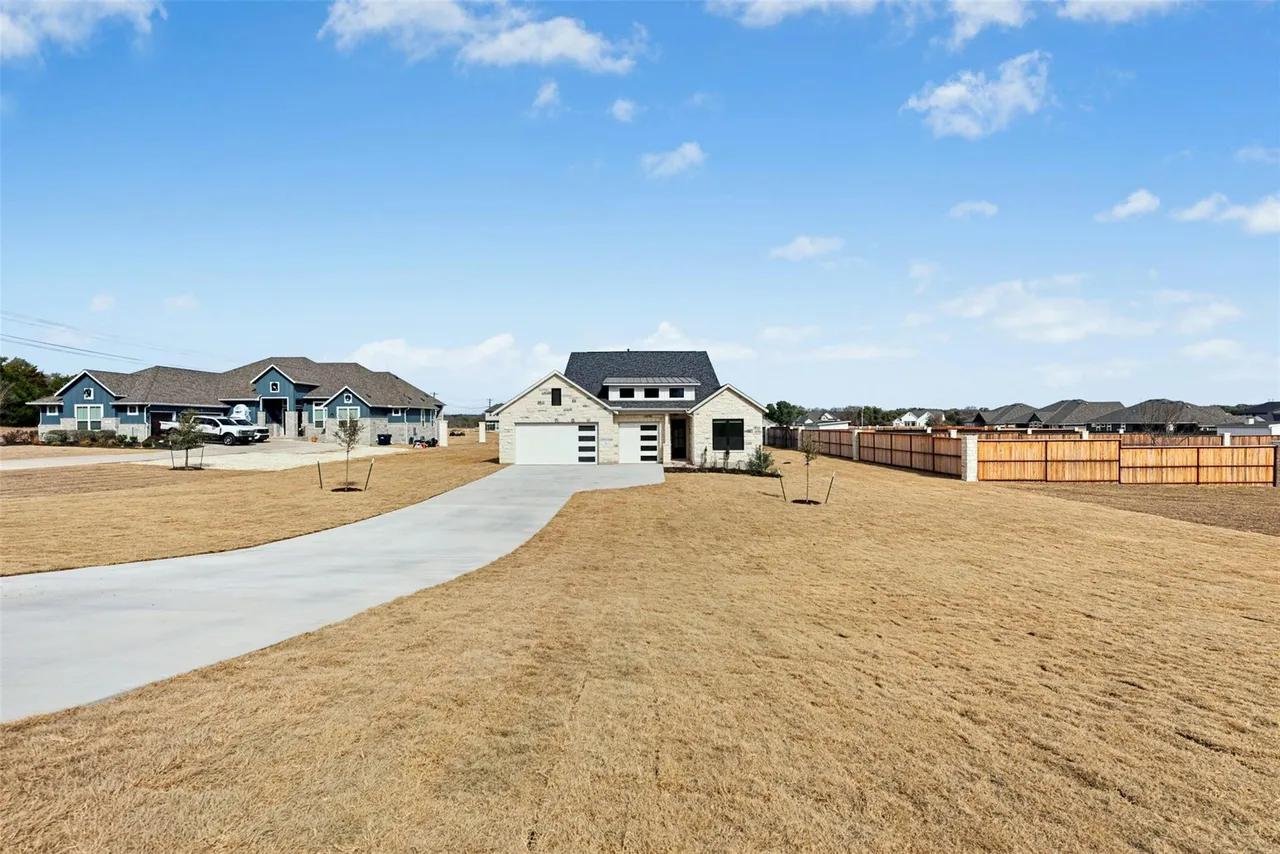 109 McNaughton Dr, Liberty Hill, TX 78642 Gallery - View 2
