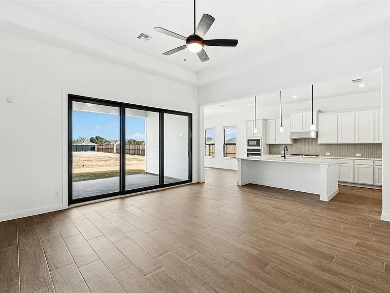 109 McNaughton Dr, Liberty Hill, Texas Gallery - View 5