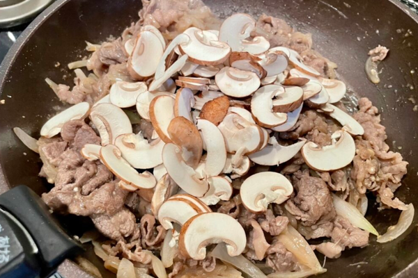 ビーフストロガノフ