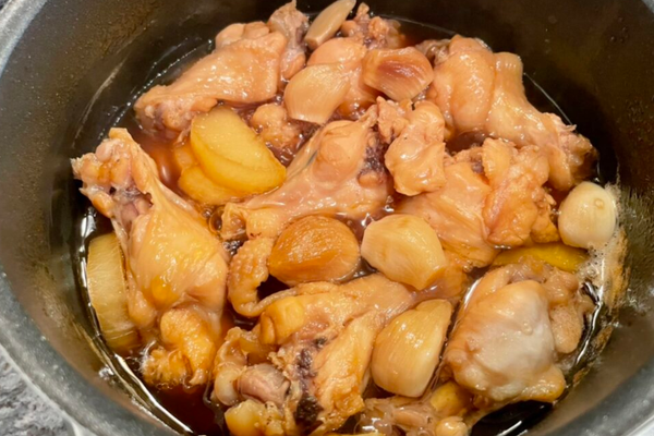 Garlic and Vinegar Braised Chicken Drumettes with Daikon