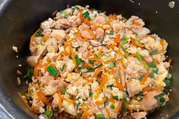 Tofu salteado japonês com salmão