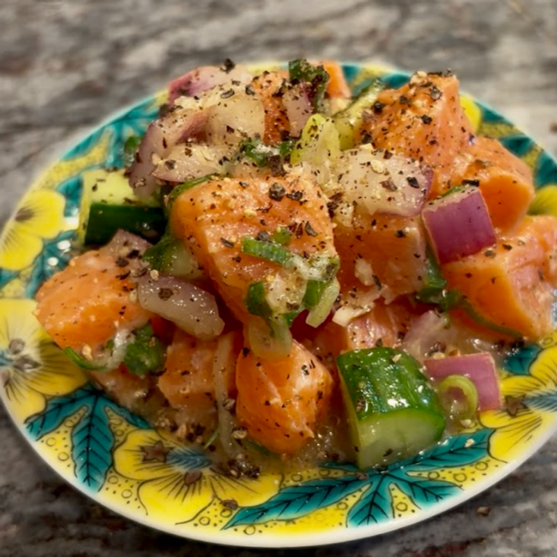 Salmon black pepper tartar