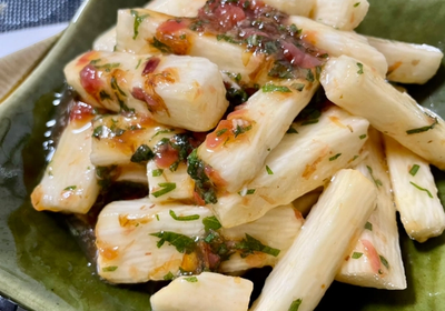 매실, 차조기, 가쓰오부시를 곁들인 마