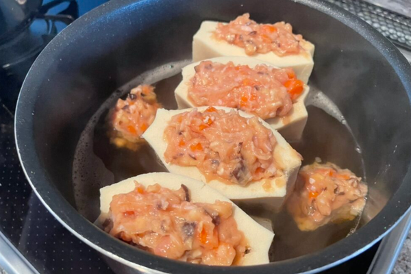Stuffed Koya Tofu with Chicken and Vegetables