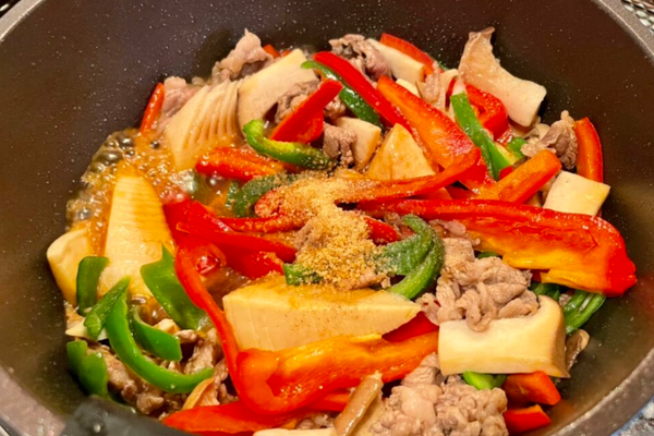 Salteado de res y pimiento verde con salsa de ostras