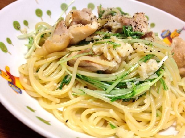 水菜鸡肉日式意面