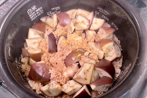 Cook in the rice cooker using the regular setting.