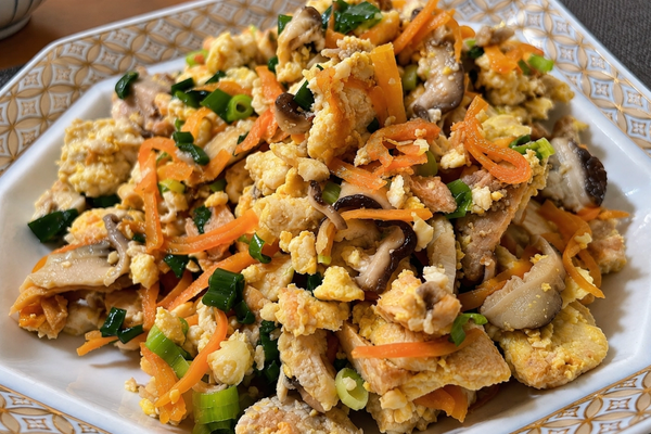 Tofu salteado japonês com salmão