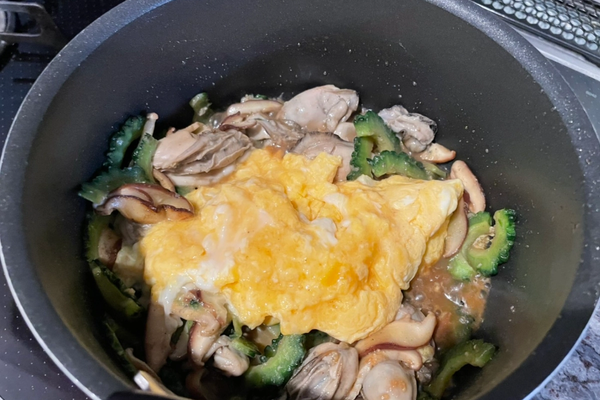 Stir Fried Bitter Melon, Oysters and Eggs with Oyster Sauce