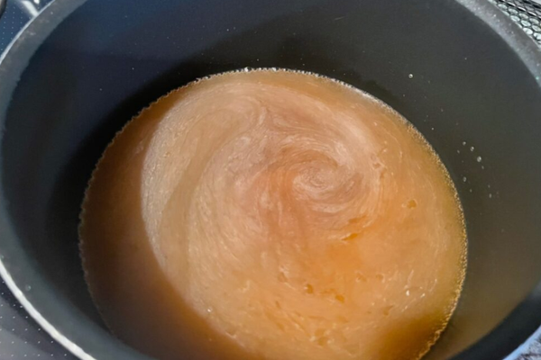 Heat the sweet vinegar mixture.