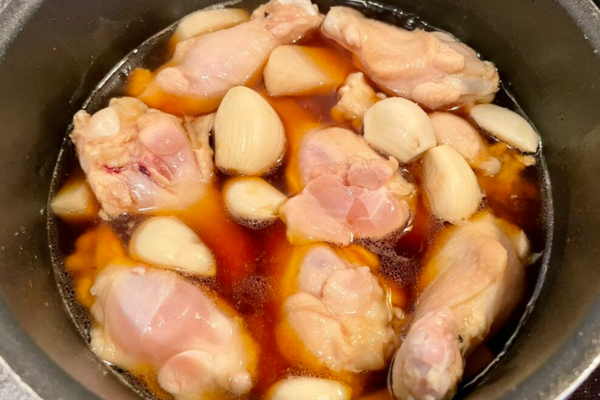 Garlic and Vinegar Braised Chicken Drumettes with Daikon