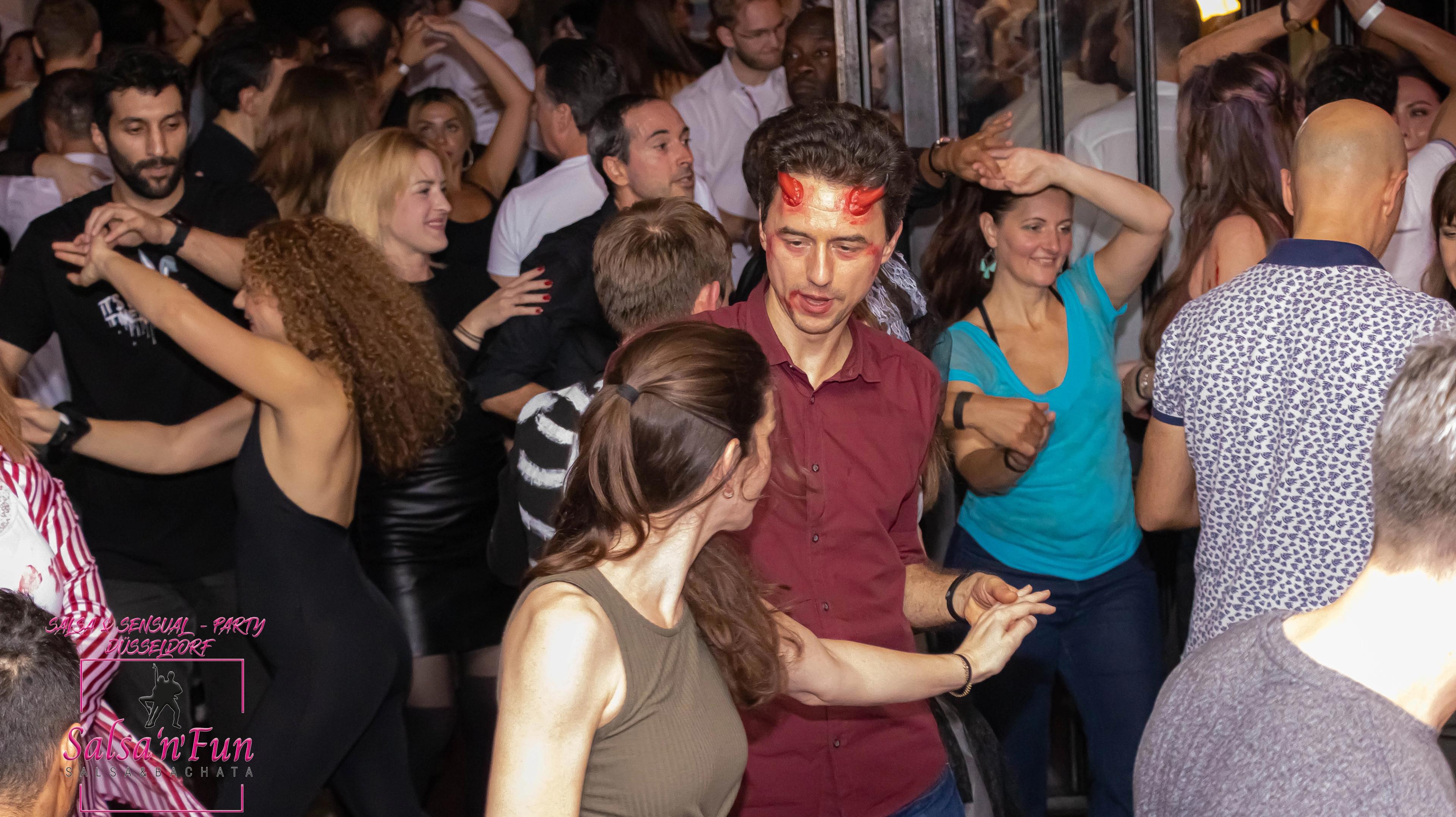 Halloween Salsa & Sensual Party 2024 - Bild 158
