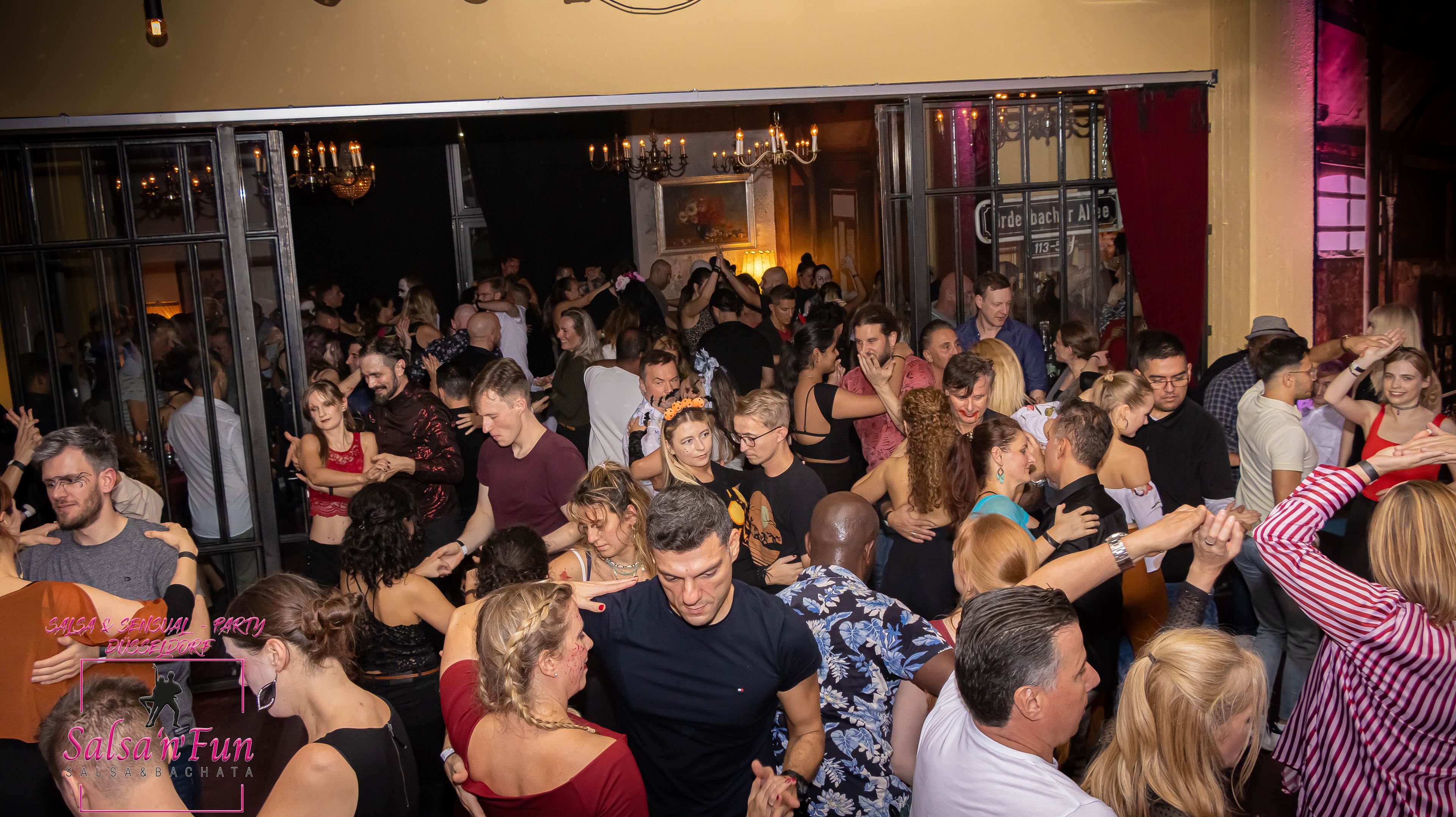 Halloween Salsa & Sensual Party 2024 - Bild 219
