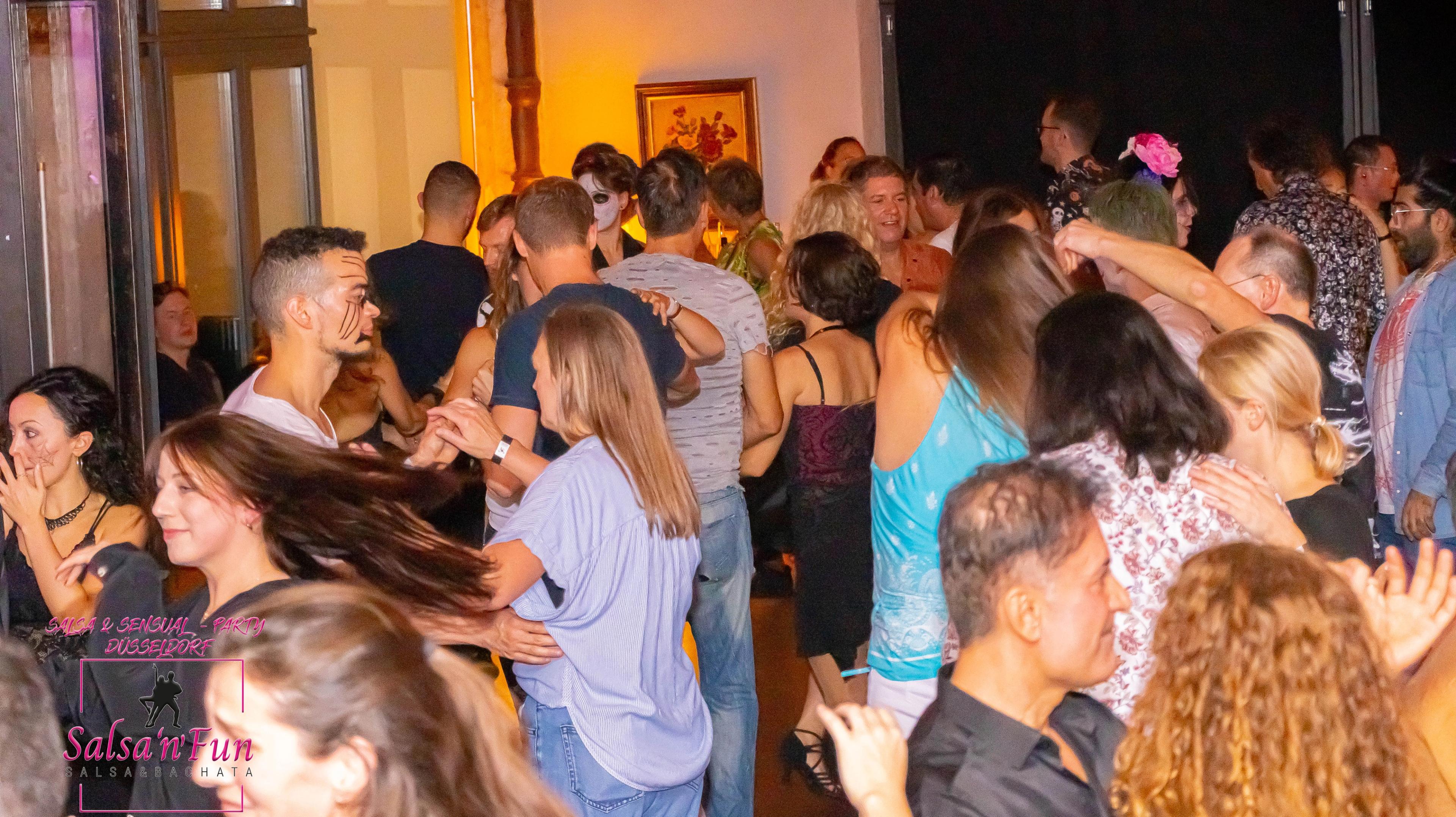 Halloween Salsa & Sensual Party 2024 - Bild 121